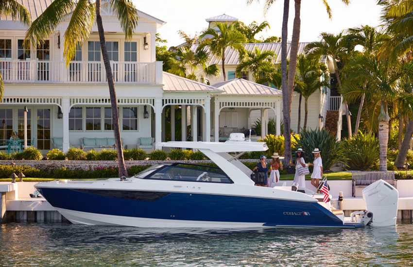 The R35 outboard offers ample deck space for day cruising and water sports