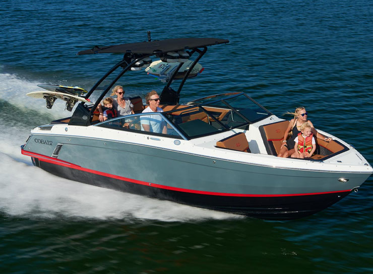 Cobalt R4 Surf – the perfect family boat offering an unforgettable, standout ride