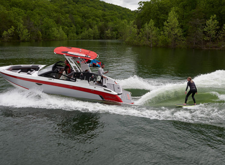 The Cobalt R6 surf – a dynamic family boat, providing an unmatched, quality surf experience for unforgettable moments.