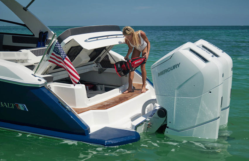 The Cobalt R35 Outboard showing off its large transom storage locker.